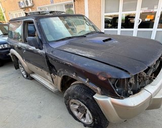 Tapa balancines nissan 13264vc103 patrol 3.0 48706