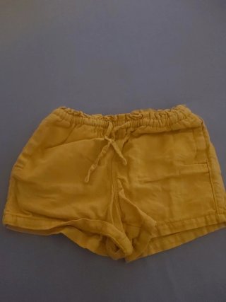 Pantalones cortos amarillos con cordón
