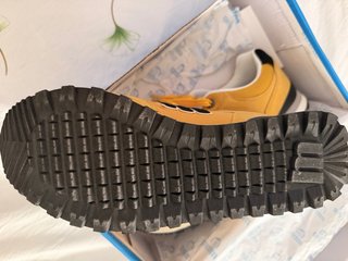 Zapatillas MTNG Mostaza Talla 42 Nuevas