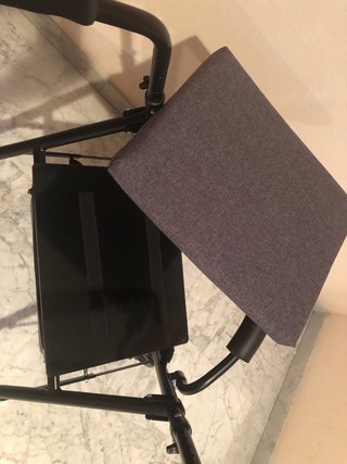 Andador con asiento y cesta