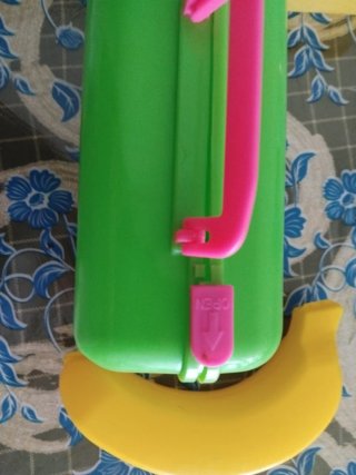 Juguetes de plástico: plátano y maletas oferta