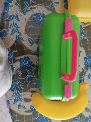 Juguetes de plástico: plátano y maletas oferta