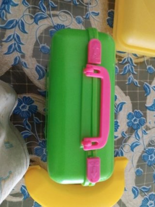 Juguetes de plástico: plátano y maletas oferta