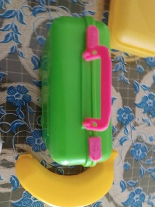 Juguetes de plástico: plátano y maletas oferta