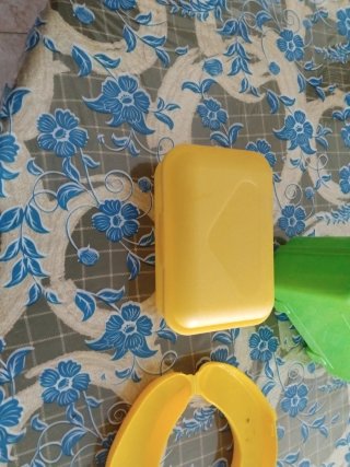 Juguetes de plástico: plátano y maletas oferta