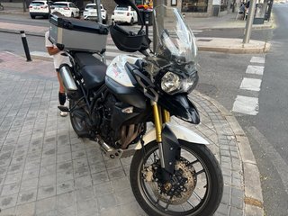 Triumph Tiger 800 ABS Negra y Blanca