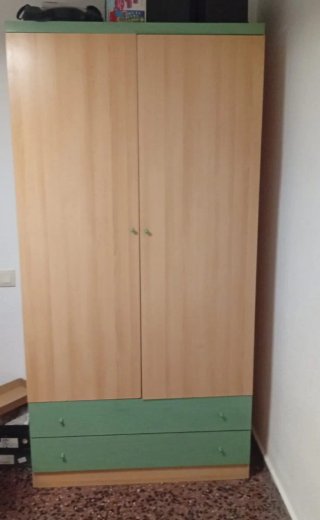 Armario 2 puertas beige y verde