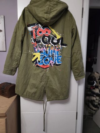 Parka verde con capucha