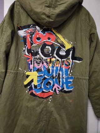 Parka verde con capucha