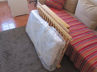 Cuna de bebé con colchón nuevo