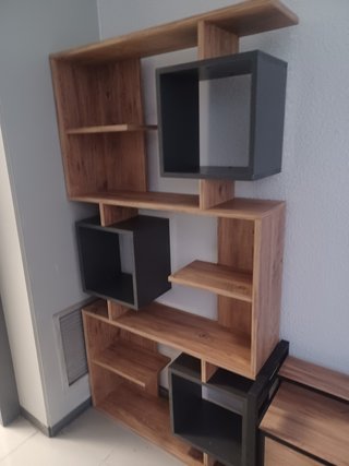 Librería Icardi moderna con tara