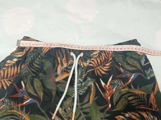 Bañador estilo tropical sin usar