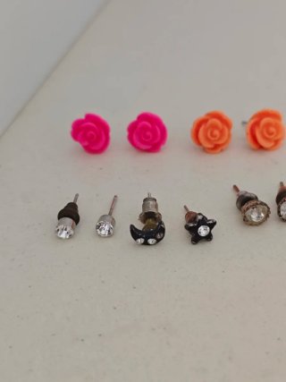 5 pares de pendientes de flor y diseño
