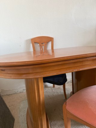 Mesa de comedor ovalada de madera