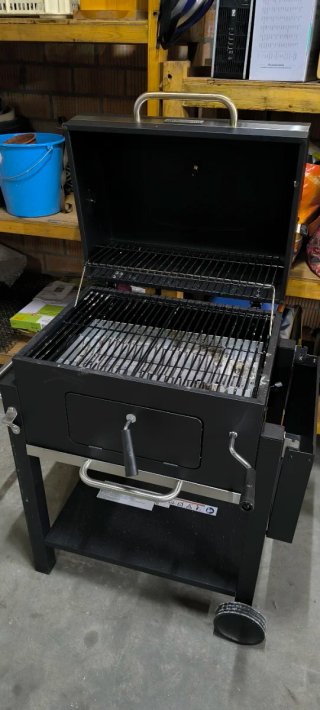 Barbacoa de carbón negra