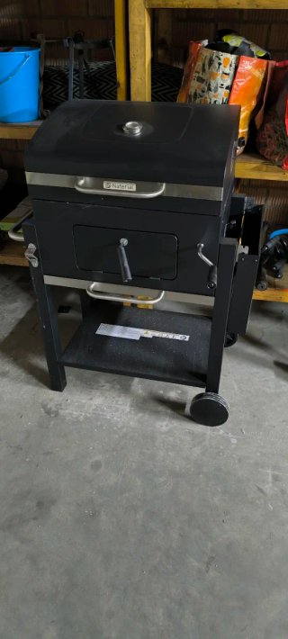 Barbacoa de carbón negra