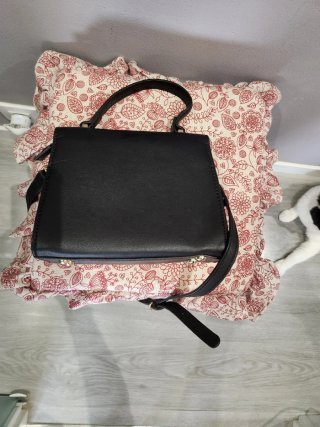 Bolso de mano y hombro negro