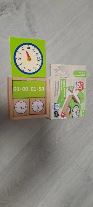 Juego de madera para aprender la hora