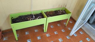 Jardineras metálicas verdes para huerto