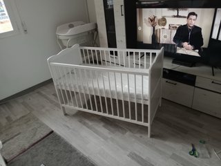 Cuna de bebé blanca