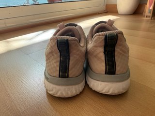 Deportivas Nike grises y rosas