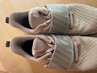 Deportivas Nike grises y rosas