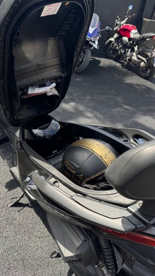 Honda Forza 350cc Negra como nueva (urgente)