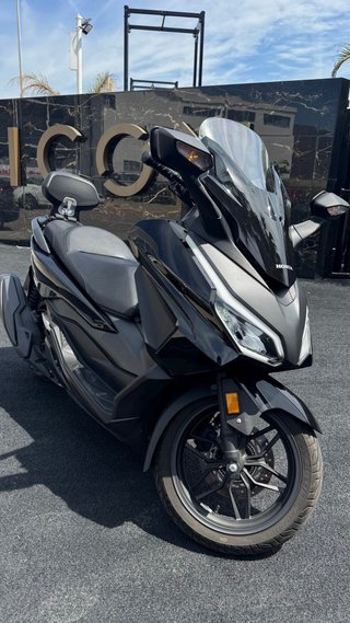 Honda Forza 350cc Negra como nueva (urgente)