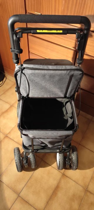 Caminador Carlett con asiento y cesta