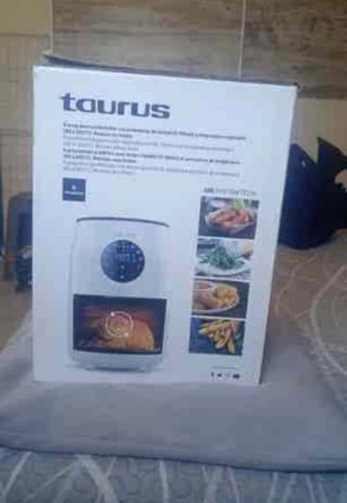 Freidora de aire Taurus blanca