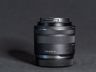 Canon RF 35mm f/1.8 Macro IS STM