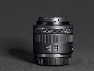 Canon RF 35mm f/1.8 Macro IS STM