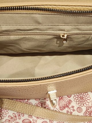 Bolso de mano y hombro beige y dorado