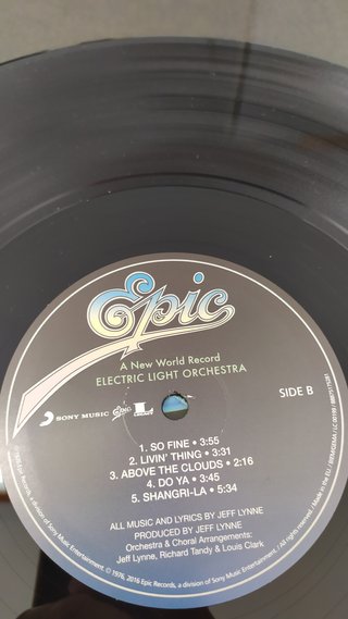 ELECTRIC LIGHT ORCHESTRA - A NEW WORLD RECORD