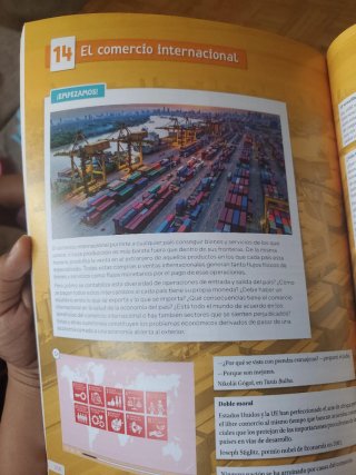 Libro de Economía 1 bachillerato Revuela