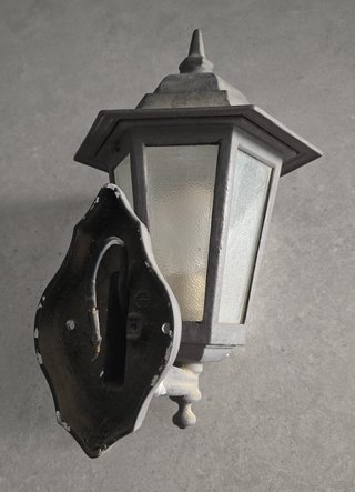FAROL DE PARED METAL Y VIDRIO