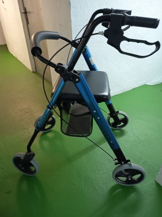 Andador Mobiclinic con frenos
