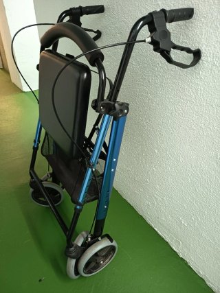 Andador Mobiclinic con frenos