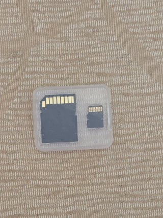 Tarjeta 8 GB, adaptador MicroSD y funda