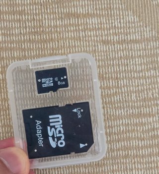 Tarjeta 8 GB, adaptador MicroSD y funda