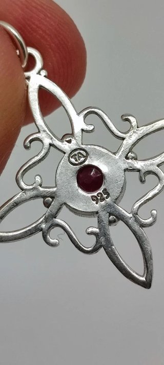 Colgante de Plata y Rubí.