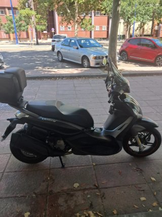 Piaggio Beverly 350 ST Negra/Gris