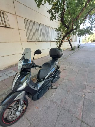 Piaggio Beverly 350 ST Negra/Gris