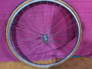 Bicicleta de carretera clásica Turbo roja