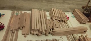 Tren de madera BRIO con expansión de vías y trenes