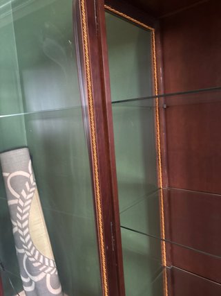 Vitrina madera 2 cajones cristal