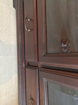 Vitrina madera 2 cajones cristal