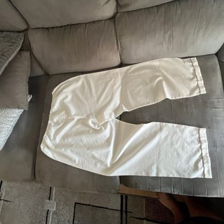 Pijama crema con bordado floral