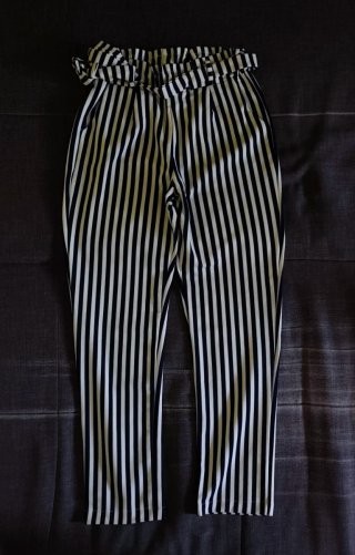Pantalones rayas blanco y negro