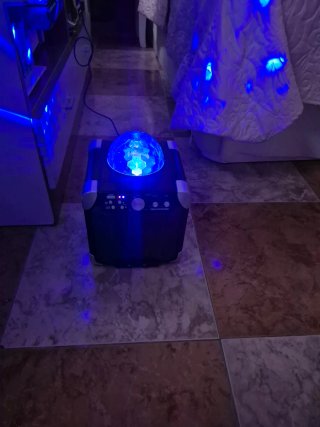 Altavoz con bola de discoteca
